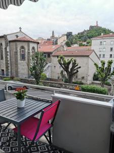 Velay cocon appartement 4 chambres avec vue sur les monuments