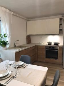 Koradinovi - Pod vrtom 