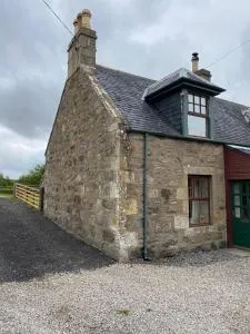 Quirky Highland Cottage with Stunning Views - 博纳布里奇