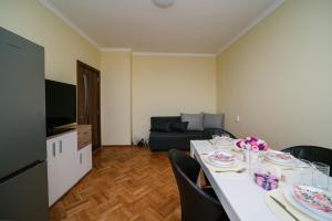 2 Bedroom Apartment Pleasure to the Sea Garden