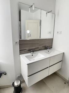 Appartements Les Mouettes. Appart Honfleur 4 personnes vue pont de Normandie : photos des chambres