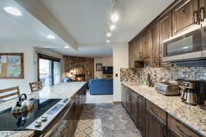 Park Place Bonanza Condo: Ski-In, Stroll To Main St