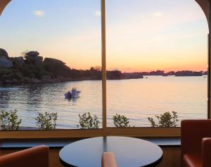 Hotels Logis Hotel Saint Guirec Et De La Plage : photos des chambres