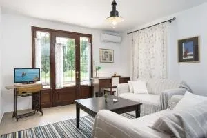 Peggy's Nautical Gem, Corfu - Kompítsion