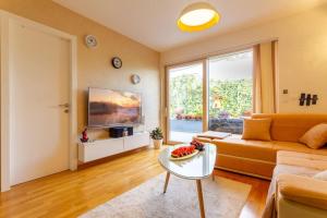 Apartment NADUNO 2min walk to beach