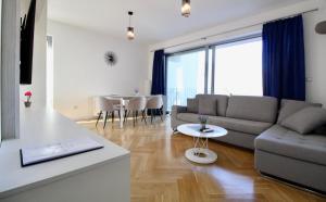 2bd New Dobrota Apt with Bay Views