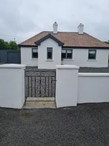 The Little White House - Tyrrellspass