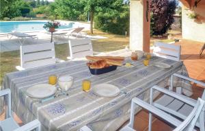 Maisons de vacances Gorgeous Home In Salernes : photos des chambres