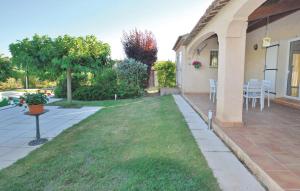 Maisons de vacances Awesome Home In Salernes With 3 Bedrooms, Wifi And Outdoor Swimming Pool : photos des chambres