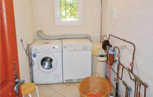 Maisons de vacances Gorgeous Home In Salernes : photos des chambres