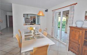 Maisons de vacances Gorgeous Home In Salernes : photos des chambres