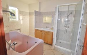 Maisons de vacances Gorgeous Home In Salernes : photos des chambres