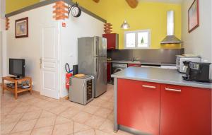 Maisons de vacances Awesome home in Cabannes with 2 Bedrooms, WiFi and Outdoor swimming pool : photos des chambres