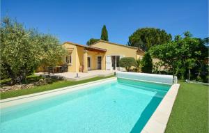 Maisons de vacances Awesome home in Cabannes with 2 Bedrooms, WiFi and Outdoor swimming pool : photos des chambres