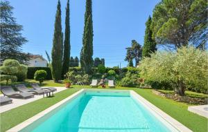 Maisons de vacances Awesome home in Cabannes with 2 Bedrooms, WiFi and Outdoor swimming pool : photos des chambres