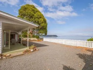 Lake Edge Cottage - Waitahanui Holiday Home - Waitahanui