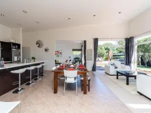 Magnifique - Mangawhai Holiday Home - Te Arai