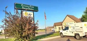 乡村俱乐部酒店及套房 - 芬德利