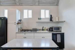 Industrial chic barndominium w high ceilings