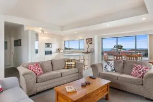 White Island Views - Ohope Holiday Home - Wainui