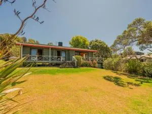 Norma's Place - Simpsons Beach Bach - Opito Bay