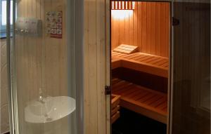 Stunning Apartment In Schleusingen