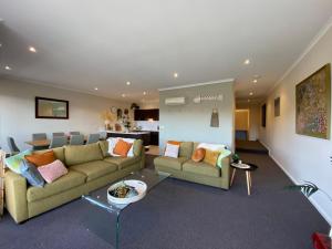 Jasper 4 - 3BR Apartment l Central Location l Lake Views l WiFi l Air-Con