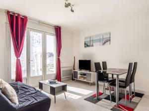 Appartements Le MyHolidee - Rue Pietonne - Plage a 200m : photos des chambres