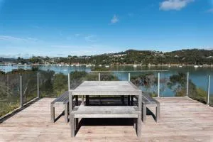 The Tide Watcher - Okiato Holiday Home - Opua