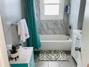 CHERRY STREET LUXURY- SHOPPING-DINING-BY DOWNTOWN AND HOSPITALs