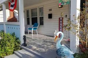 CHERRY STREET LUXURY- SHOPPING-DINING-BY DOWNTOWN AND HOSPITALs