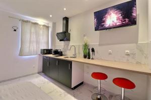 Love Room avec Jacuzzi Privatif Évasion Romantique à Castelsarrasin