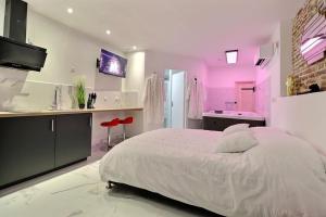 Appartements LOVE ROOM avec JACUZZI : photos des chambres