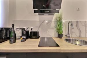 Love Room avec Jacuzzi Privatif Évasion Romantique à Castelsarrasin