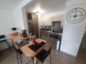 Appartements T3 Le Lou-Piscine & Parking - 5min des thermes : photos des chambres