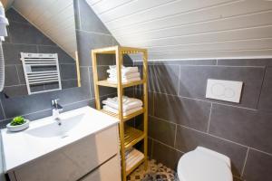 Appartements Appartement Les Tournesols avec Climatisation : photos des chambres