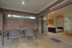 Krugers Retreat House & Krugers Rest Studio