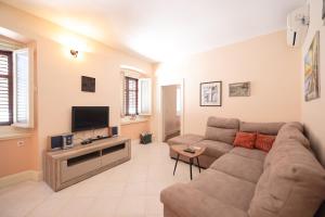 Two bedroom apartment in city center Igor