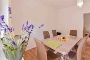 NEW LUXURY 3 Bedroom 4 Air Conditioners