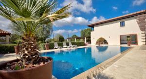 Villa Delphin 375 Fantastic villa with amazing outside space and 13x5m private pool, Aphrodite Hills