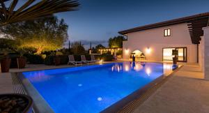Villa Delphin 375 Fantastic villa with amazing outside space and 13x5m private pool, Aphrodite Hills