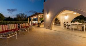 Villa Delphin 375 Fantastic villa with amazing outside space and 13x5m private pool, Aphrodite Hills