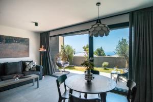 GREY NEST by DuHomes