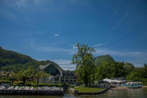 Appartements La Baie des Voiles, FEET IN THE CRYSTAL WATERS, 12 Apts from studio to Duplex, LLA Selections by Location lac Annecy : photos des chambres