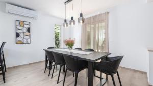 Villa Oliveti by Villas Holiday