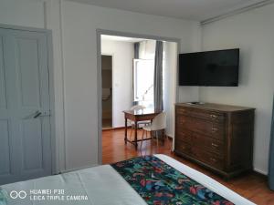 Hotels Hotel Des Negociants : photos des chambres