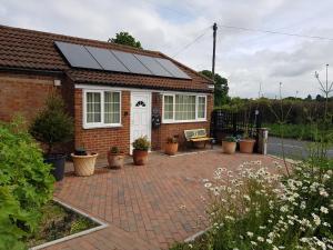 1 Bed Sleeps 2 Free Parking Pets Welcome