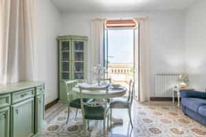 GuestHost - Botanical Gardens and Villa Giulia Lovely Apartments