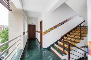 FabHotel Limestone Suites -750M from Yashoda Hospitals, Somajiguda