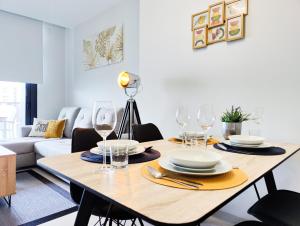 SUNSET WAVES sunny apARTs